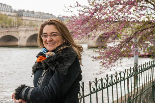 Moema Rodriguez, autora do e-book Vivendo em Paris